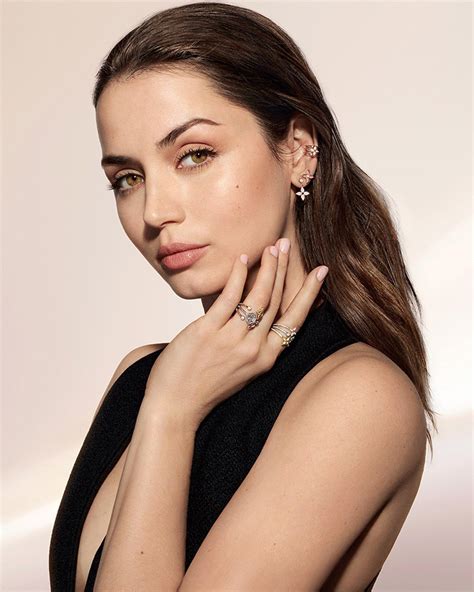 ana de armas louis vuitton jewelry|collier Louis Vuitton blossom.